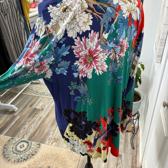 Johnny Was  Marritt Favorite Long Sleeve V-Neck Tee - Picture 4 of 7